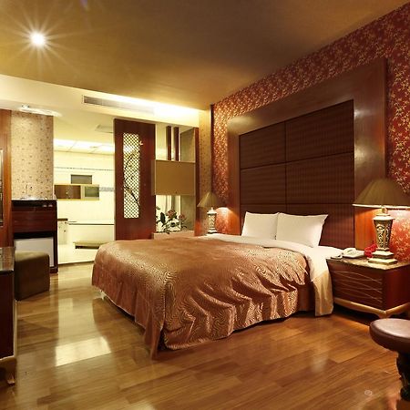 Treasure Island Motel - Fengshan Kaohsiung Dış mekan fotoğraf