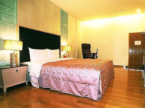 Treasure Island Motel - Fengshan Kaohsiung Dış mekan fotoğraf