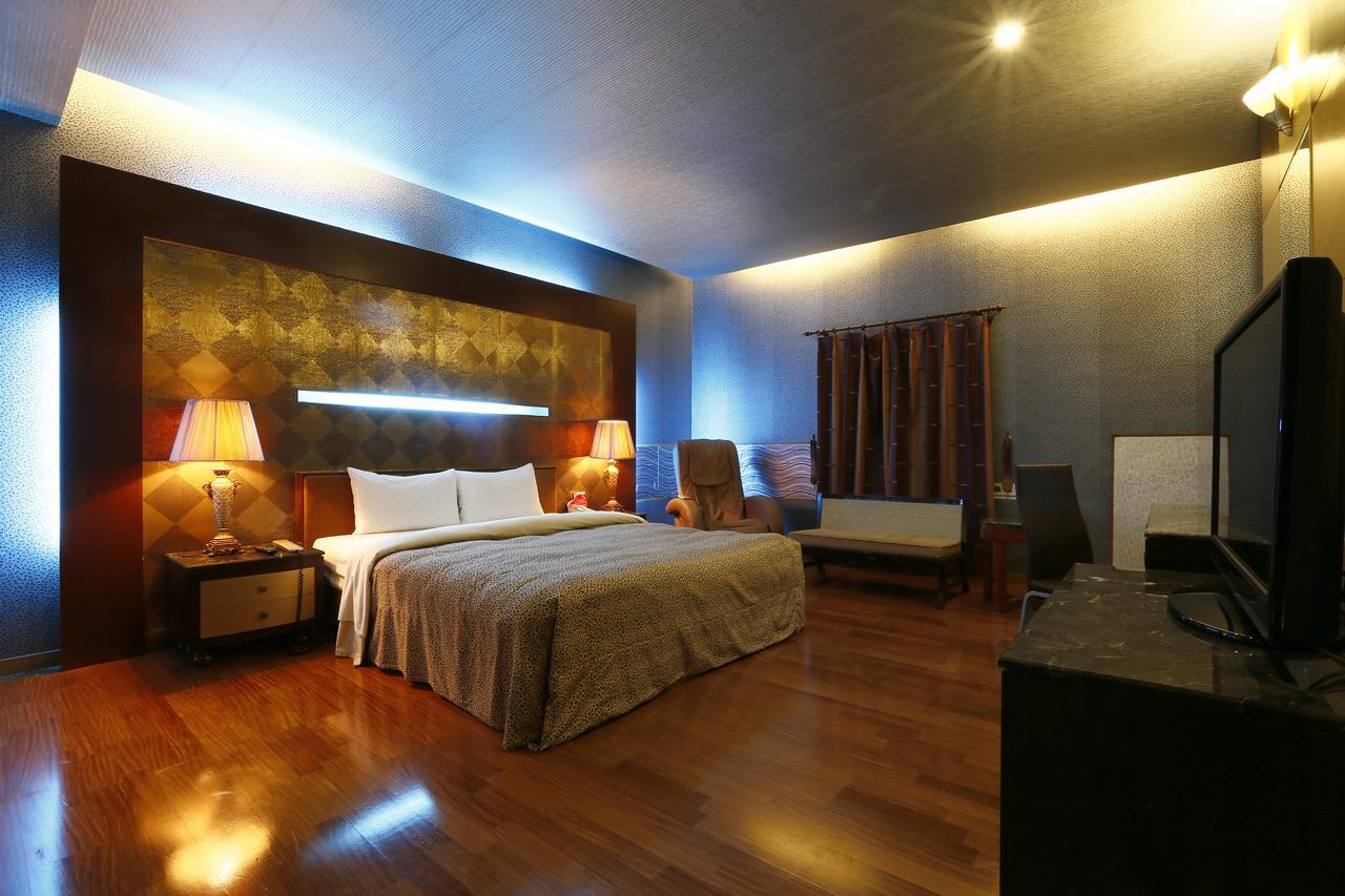 Treasure Island Motel - Fengshan Kaohsiung Dış mekan fotoğraf