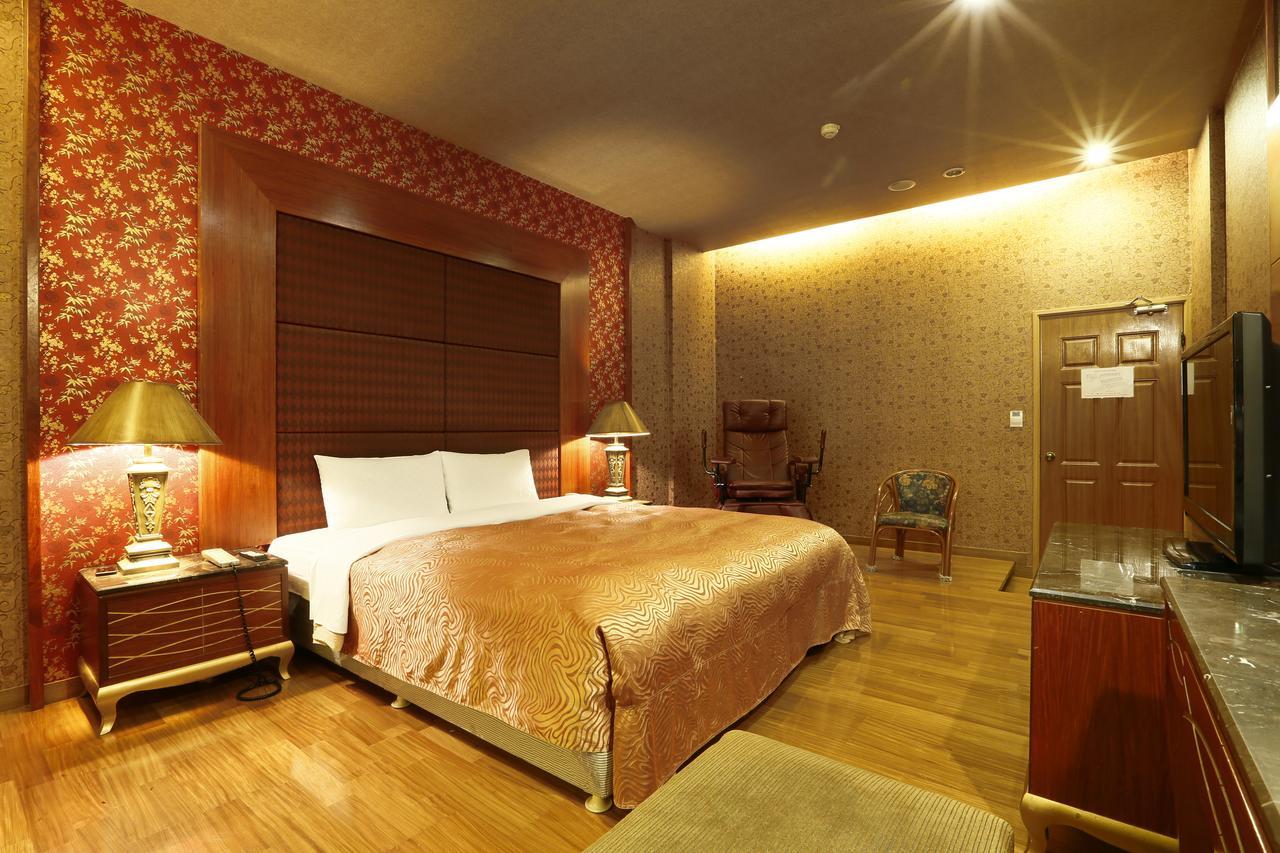 Treasure Island Motel - Fengshan Kaohsiung Dış mekan fotoğraf