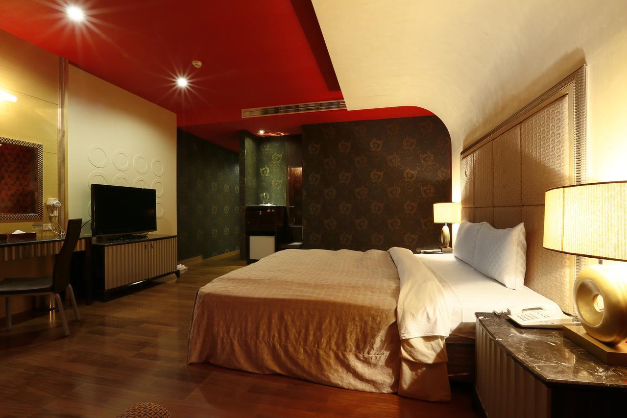 Treasure Island Motel - Fengshan Kaohsiung Dış mekan fotoğraf