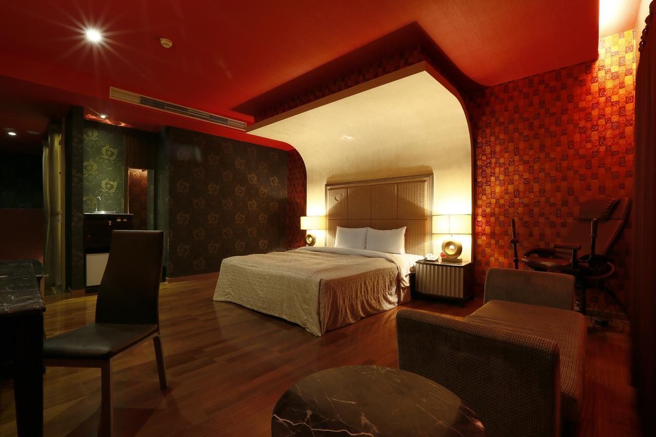 Treasure Island Motel - Fengshan Kaohsiung Dış mekan fotoğraf